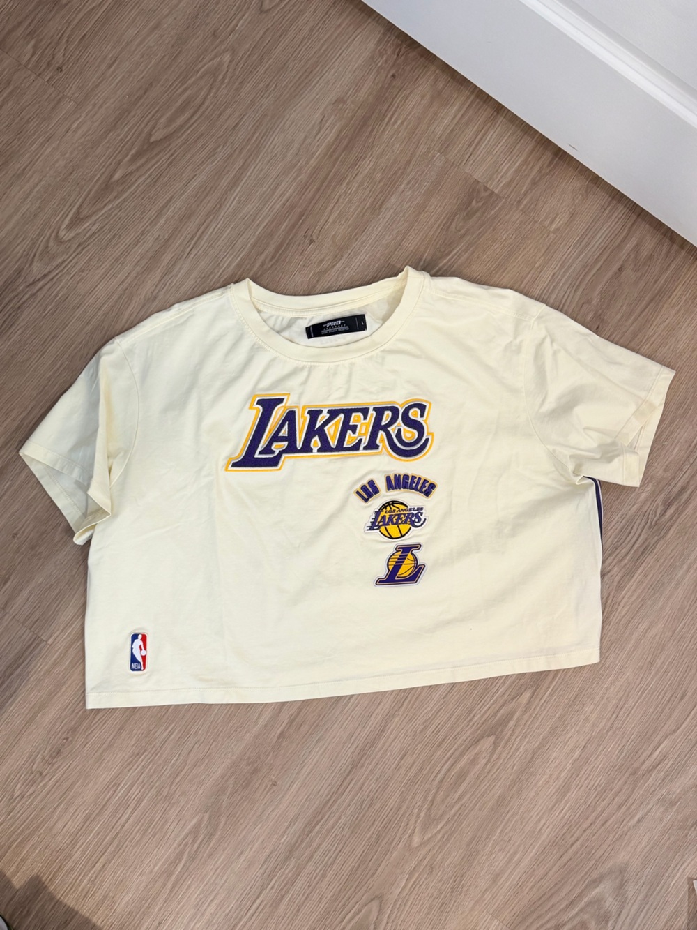 Lakers Cream Crop Top - Women's Short Sleeve Fan Tee